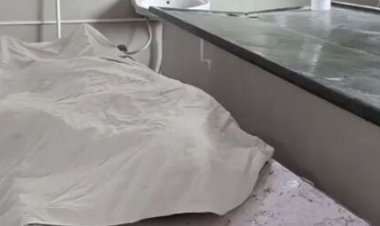 शाजापुर में लापरवाही का सीवरेज: 12 फीट गहरे गड्ढे में जान जोखिम में डालकर काम कर रहे थे मजदूर, मिट्टी धंसी, एक की मौत, एक घायल