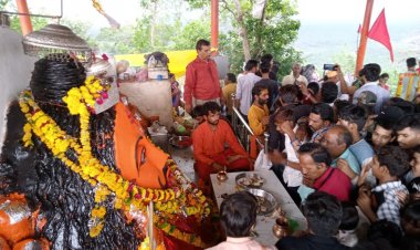 रिमझिम फुहारों और प्राकृतिक नजारों के बीच डूंगरी पर नगर कोतवाल का पूजन