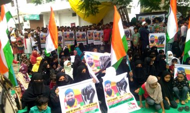 जेल में बंद पार्षद समीउल्ला के समर्थन में धरना, महिलाओं ने लगाए नारे