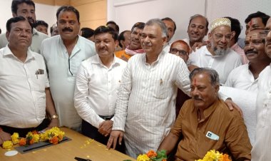 शाजापुर नगर सरकार: नपाध्यक्ष जैन ने संभाली कुर्सी, उपाध्यक्ष जोशी उज्जैन पहुंचे  