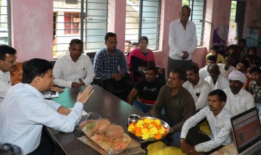 अचानक धनसौदा और नौलाय गांव पहुंचे शाजापुर कलेक्टर