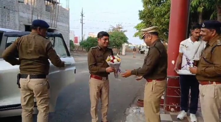 डीआईजी ने किया एसपी कार्यालय का निरीक्षण, थाना प्रभारियों की ली बैठक