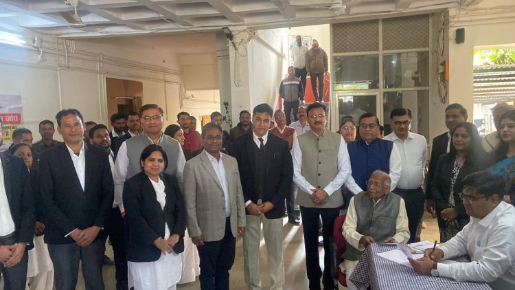 शाजापुर कोर्ट परिसर में पहुंचे आंखों के डॉक्टर, 280 की जांच