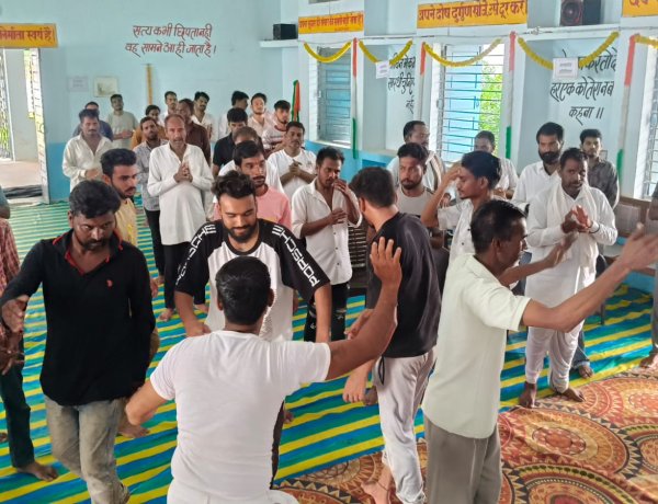 जेल की सलाखों के बीच गूंजी हनुमंत कथा... फिर बदला माहौल
